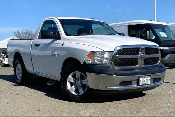 $13985 : Ram 1500 2018 4x2 Express 2d image 2
