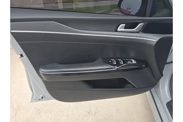 $21499 : Kia K5 2022 GT-Line 4dr Seda image 5