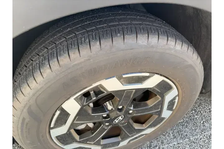 $30990 : Hyundai SANTA FE 2024 SEL 4d image 8