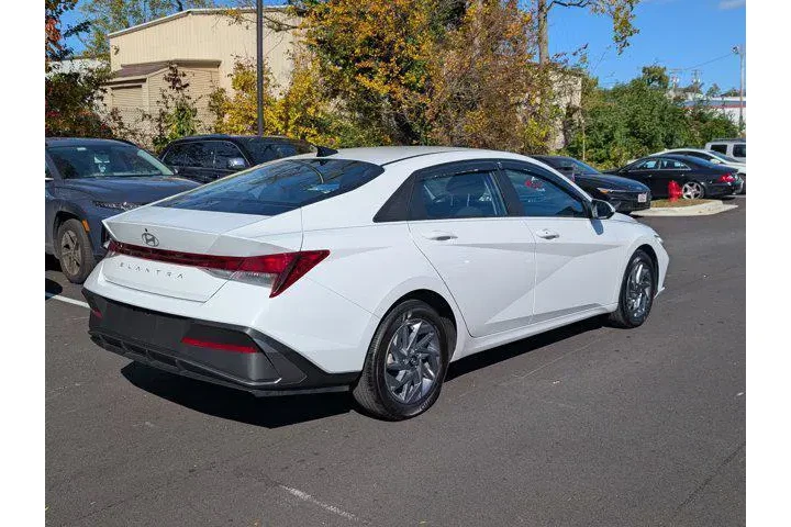 $19944 : Hyundai ELANTRA 2024 SEL 4dr image 3