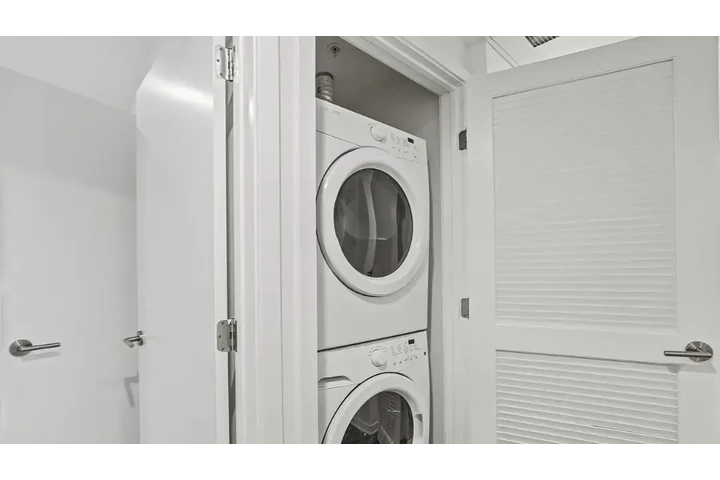 $3400 : Nice 3 bedroom apartment image 6