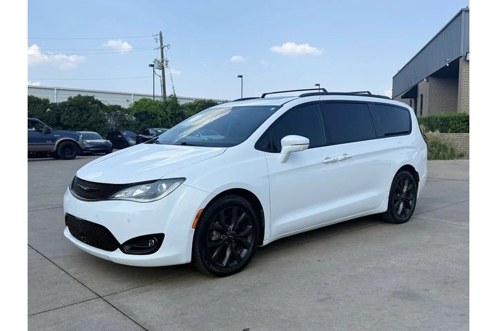 $16790 : 2018 Pacifica Limited image 9
