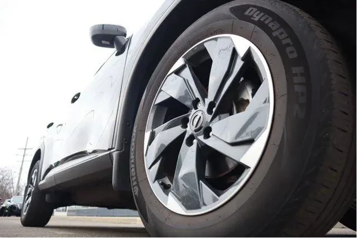 $22302 : Nissan Rogue 2025 AWD SV 4dr image 10