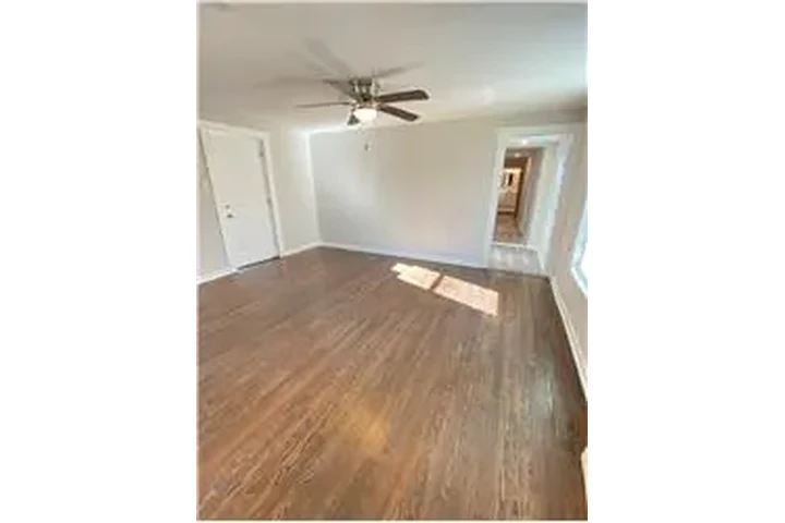 $1600 : Rental property with 2 bedro image 2