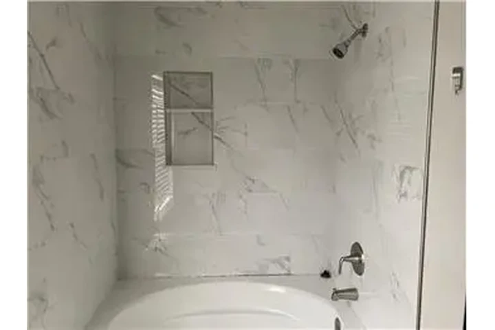 $2400 : Rental property with 3 bedro image 10