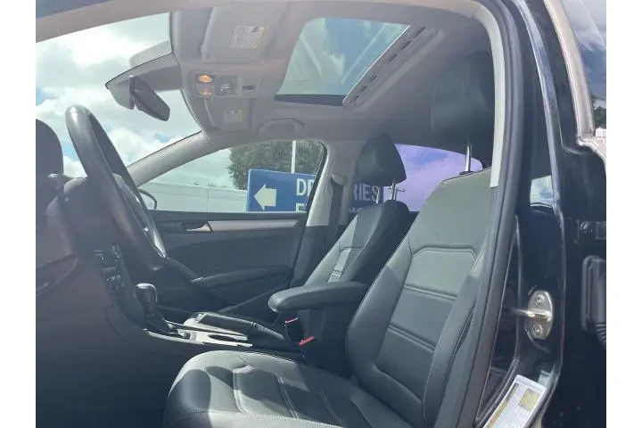 $13995 : Volkswagen Passat 2022 SE 4d image 7