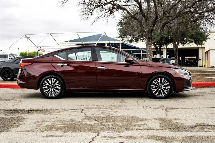 $22794 : Nissan Altima 2024 2.5 SV 4d image 4