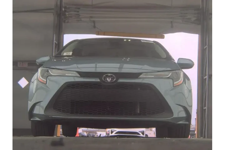 $18493 : Toyota Corolla 2022 LE 4dr S image 3