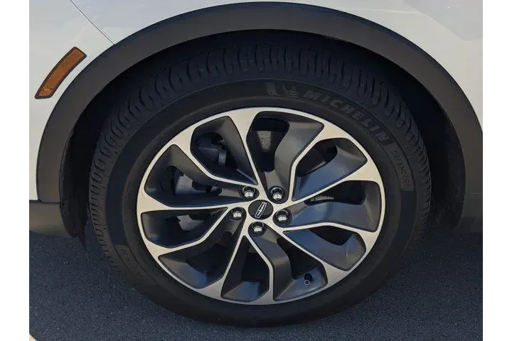 $29995 : Lincoln Nautilus 2022 AWD Re image 7