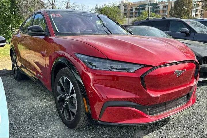 $30999 : Ford Mustang Mach-E 2022 AWD image 2