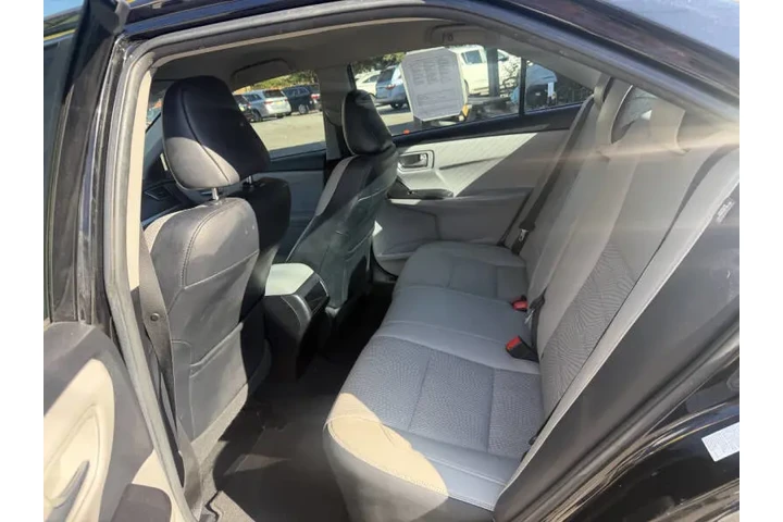 2016 Camry LE image 9