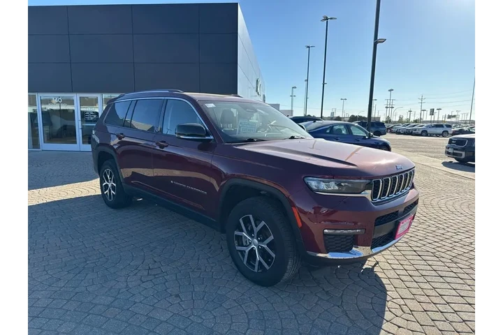 $37999 : 2023 Grand Cherokee L Limited image 3