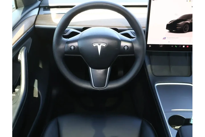 $32788 : Tesla Model Y 2023 AWD 4dr C image 8