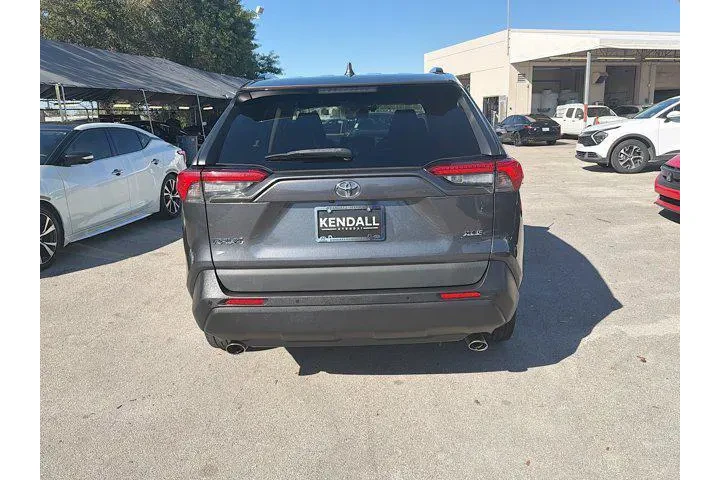 $17999 : Toyota RAV4 2019 XLE Premium image 5