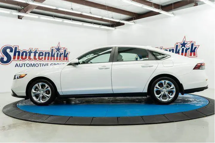 $26195 : Honda Accord 2024 LX 4dr Sed image 5