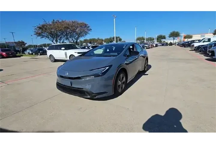 $25987 : Toyota Prius 2025 LE 4dr Hat image 3