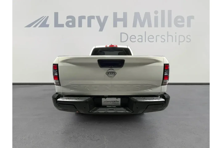 Nissan Frontier 2024 4x2 S 4 image 4