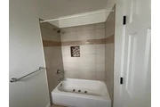 $1100 : cuarto privado y baño, downey thumbnail