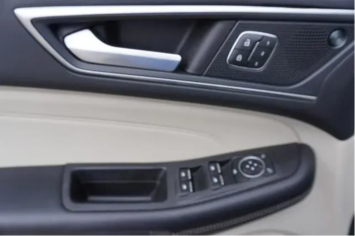 $20488 : Ford Edge 2021 Titanium 4dr image 9