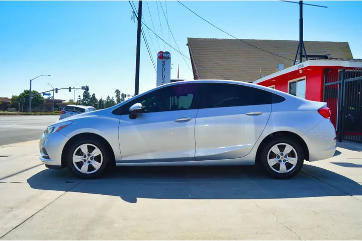 $9995 : Used 2017 Cruze 4dr Sdn Auto image 2