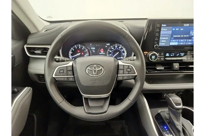 $37998 : Toyota Highlander 2022 AWD X image 3