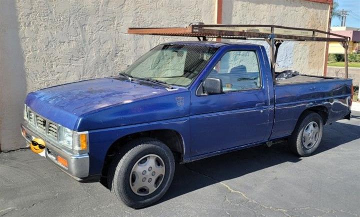 $4000 : 1996 Nissan Pickup Truck image 3