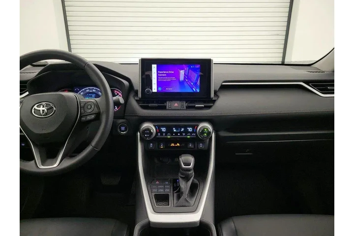 $35998 : Toyota RAV4 2024 AWD XLE Pre image 9