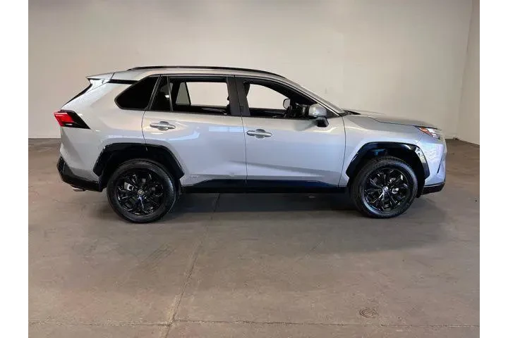 $31982 : Toyota RAV4 Hybrid 2022 AWD image 2