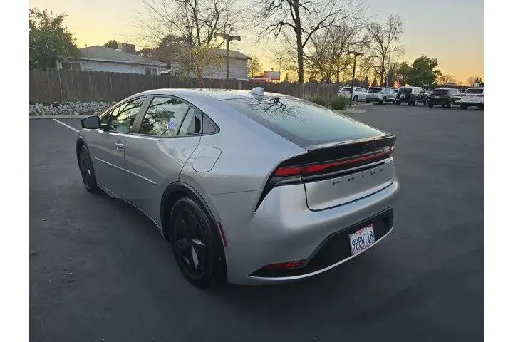 $26995 : Toyota Prius 2024 LE 4dr Hat image 5