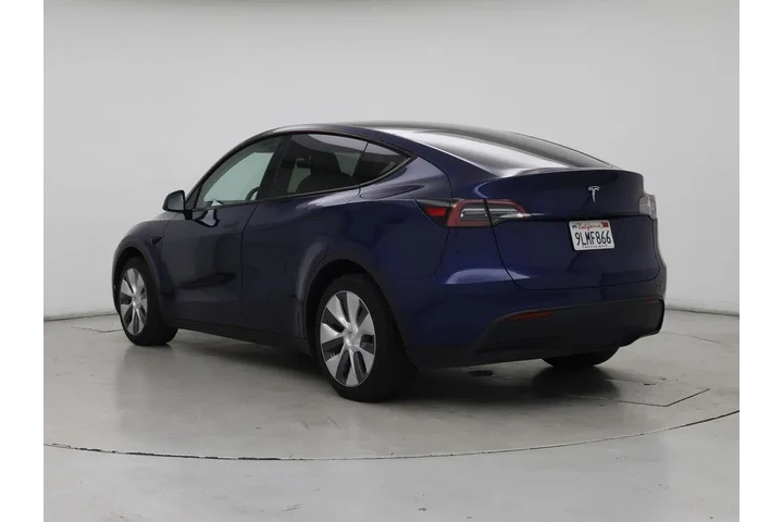 $31998 : Tesla Model Y 2023 AWD 4dr C image 2
