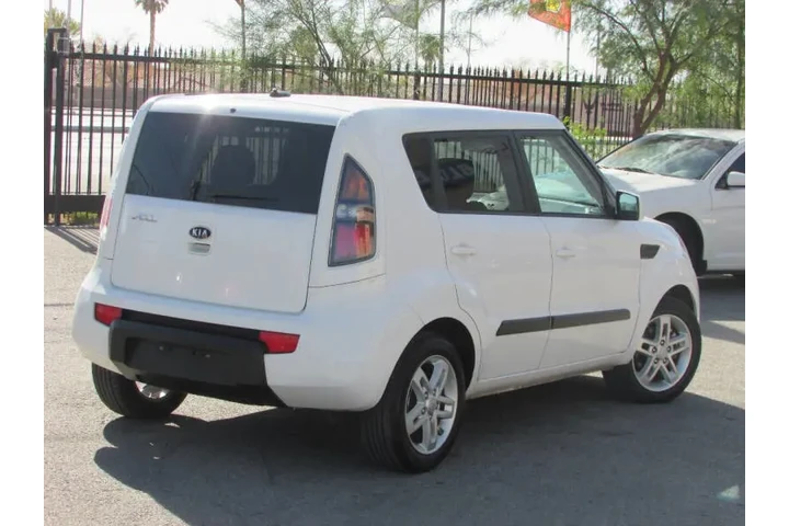 $6995 : 2011 Soul + image 9