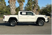 $34588 : Toyota Tacoma 2021 4x4 TRD P thumbnail