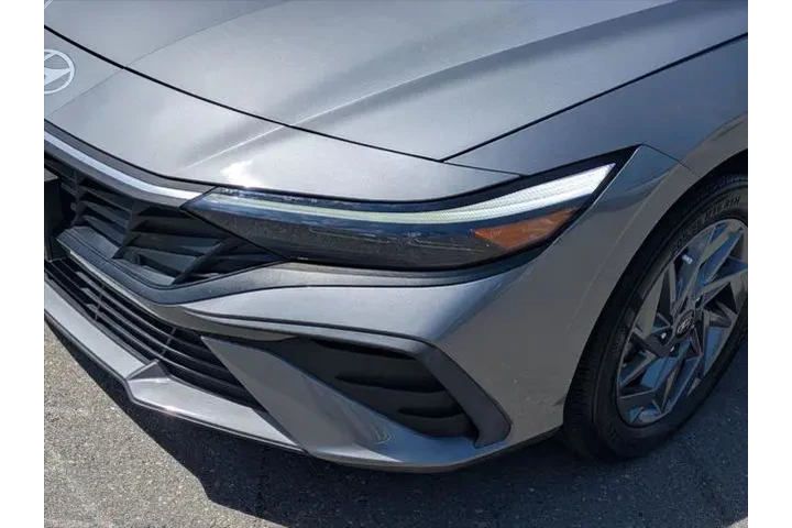 $20740 : Hyundai ELANTRA 2024 SEL 4dr image 9