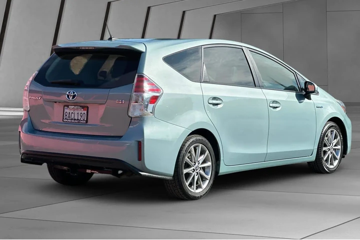 $15500 : Toyota Prius v 2015 Five 4dr image 4