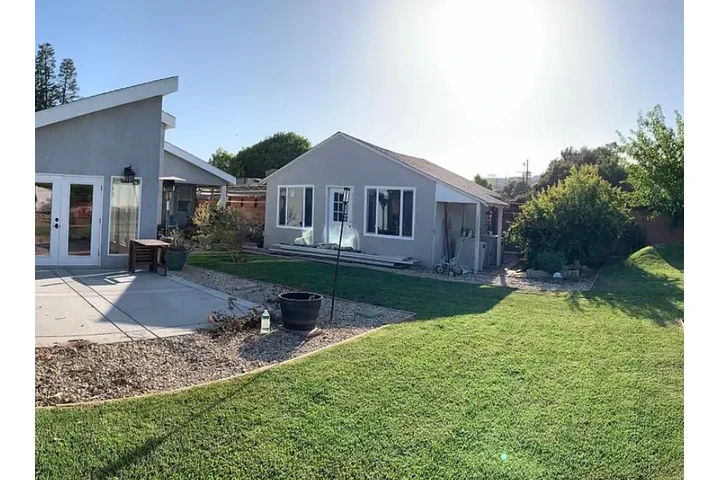$3050 : **IMPORTANT** Pets Welcome image 1
