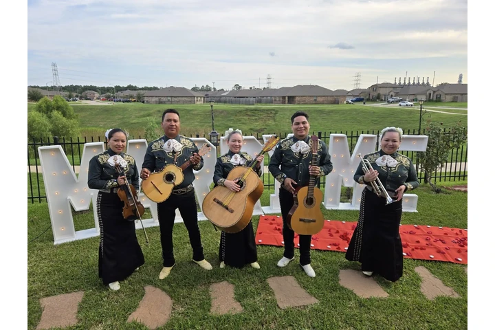 Mariachi Los Hernández image 5