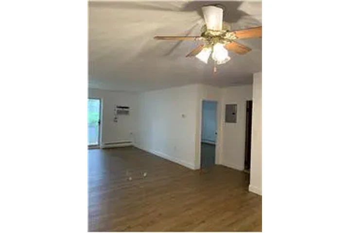 $2300 : Rental property with 1 bedro image 2