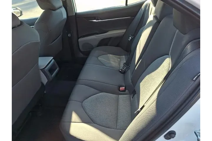 $20288 : Toyota Camry 2022 AWD LE 4dr image 10