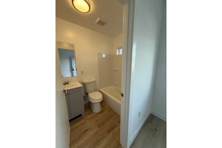 $1750 : ESTUDIO 92 y COMPTON image 2