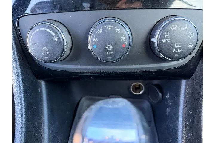 $9500 : Chrysler 200 2012 Touring 2d image 8