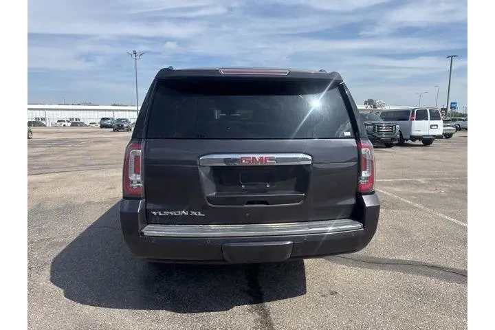 $31982 : GMC Yukon XL 2017 4x4 Denali image 6