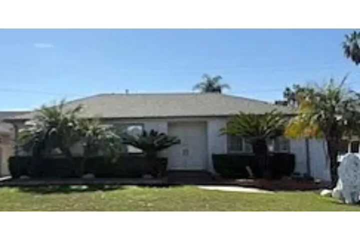 $2495 : Welcome to this terrific pool image 1