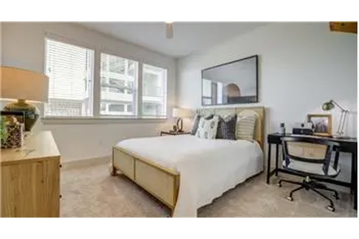 $2013 : Rental property with 2 bedro image 5