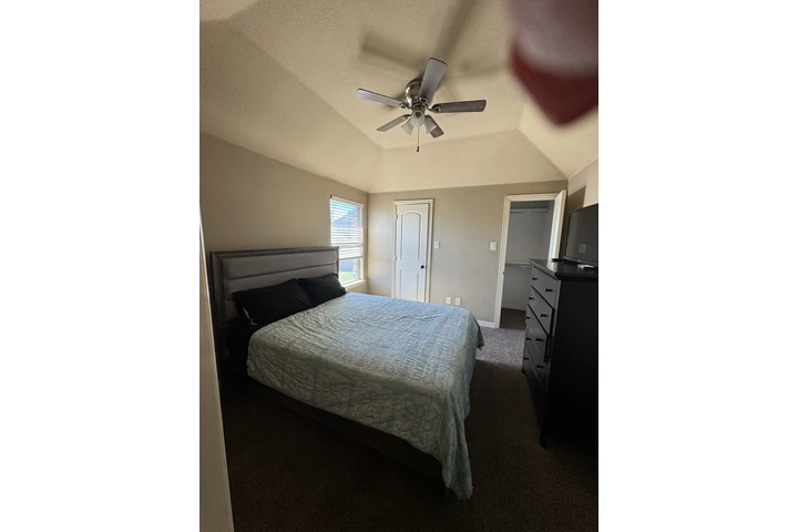 $625 : Rento 1 cuarto image 1