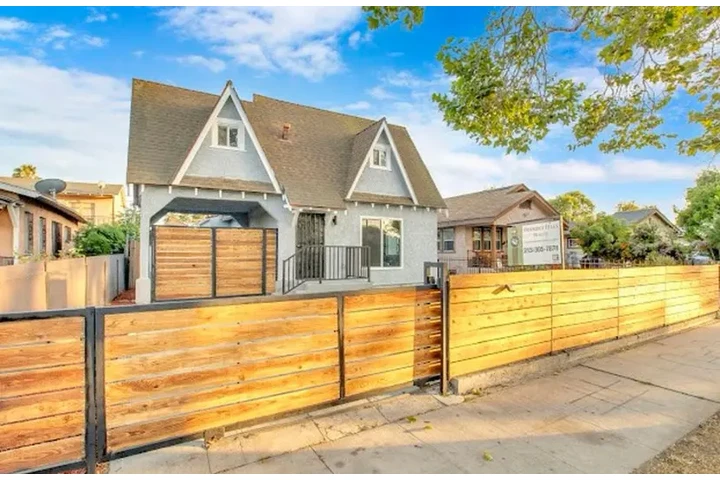 $798888 : 4 Bedroom house for sale in LA image 2