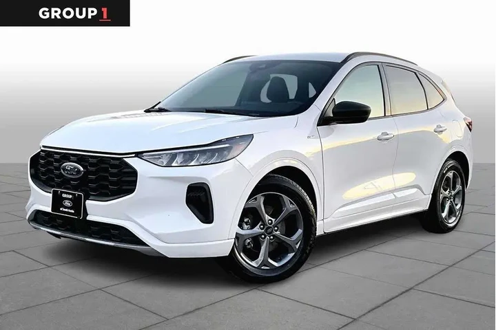 $17983 : Ford Escape 2023 ST-Line 4dr image 1