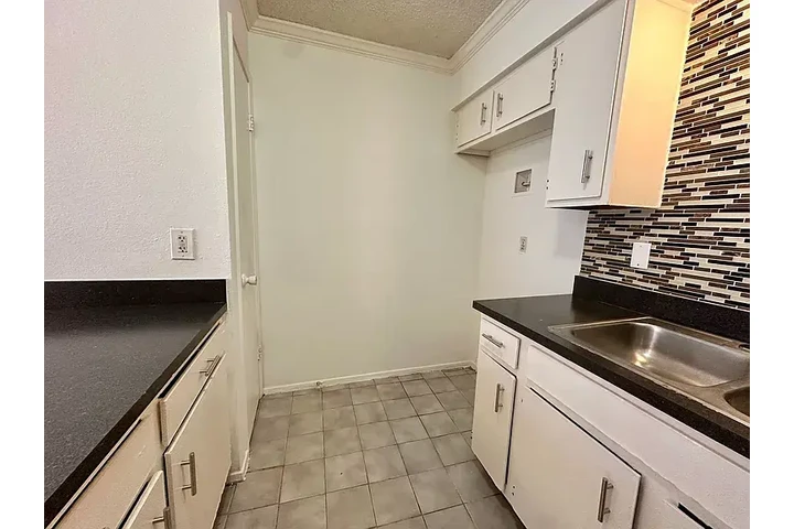 $1200 : Standard 2beds 1baths image 8