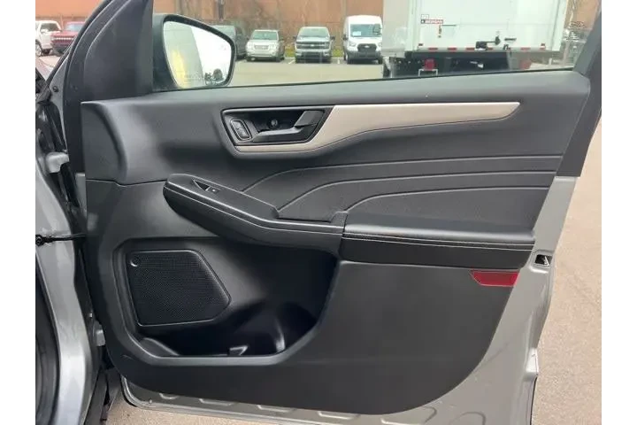 $20296 : Ford Escape 2022 AWD SE 4dr image 10