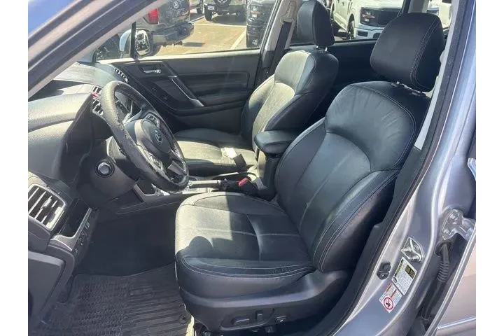 $9900 : Subaru Forester 2017 AWD 2.5 image 10