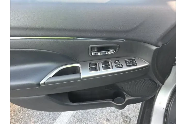 $19108 : Mitsubishi Outlander Sport 2 image 9